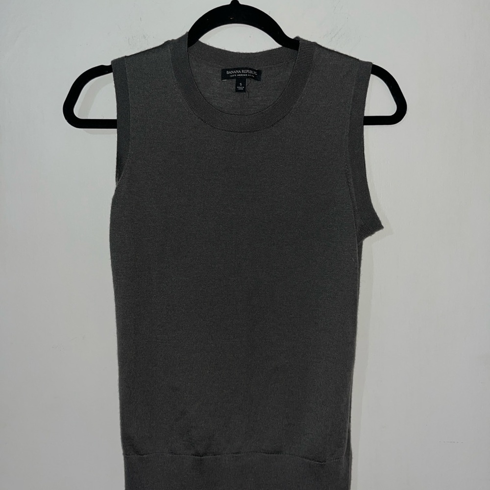 Bundle Banana Republic 100% Merino Wool Vests